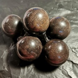 Bois silicifié - Sphère 3 cm - chakra bordeaux